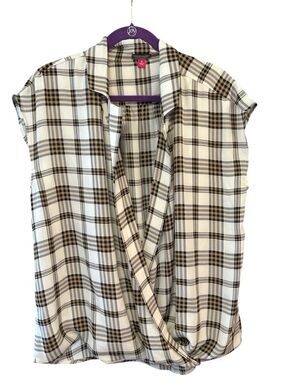 Vince Camuto Cream & Black Plaid Cap-Sleeve Wrap Top